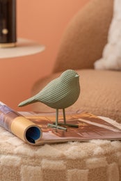 Lintu &mdash; Knitted Statue | Useita v&auml;rivaihtoehtoja