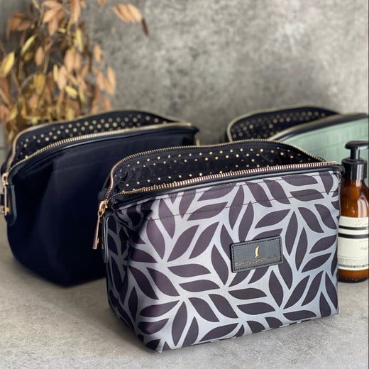 Coming Copenhagen &mdash; MIA kosmetiikkalaukku | Graphic Green