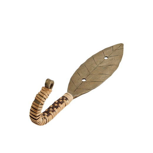 Madam Stoltz Lehti sein&auml;koukku